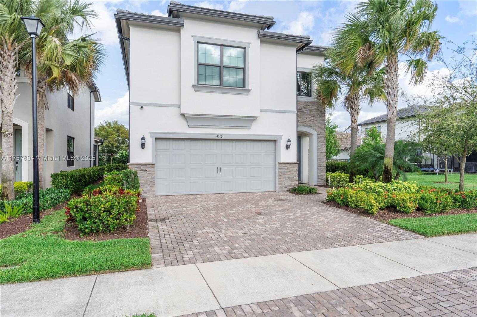 Small Image of 4510 PINEHURST TRL W, Oakland Park Number 3
