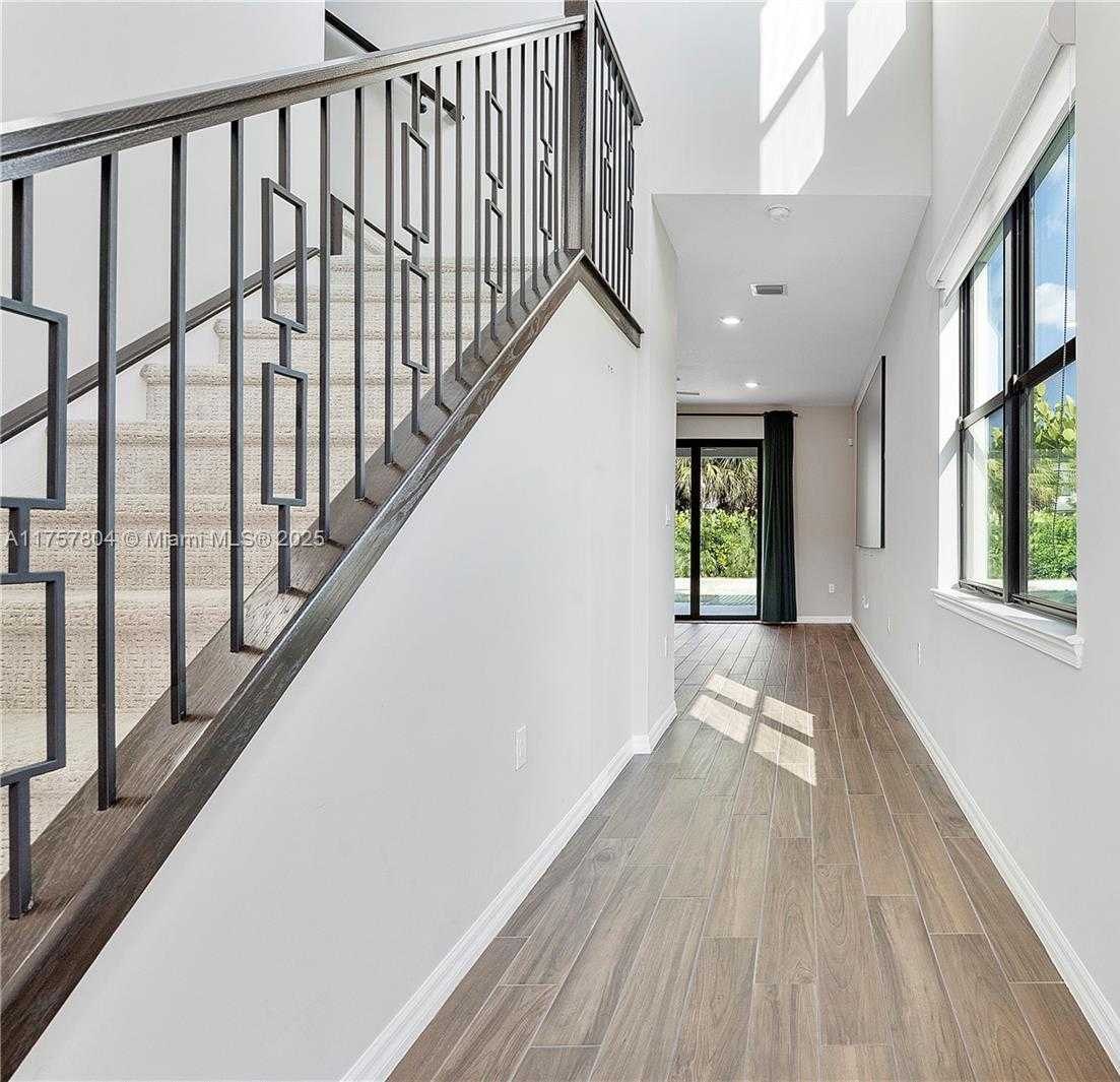 Small Image of 4510 PINEHURST TRL W, Oakland Park Number 7