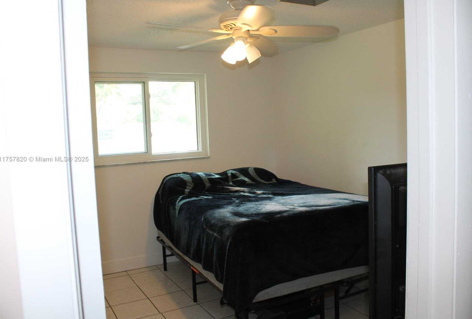 Small Image of 1910 SOUTH WEST 98TH TER, Miramar Number 13