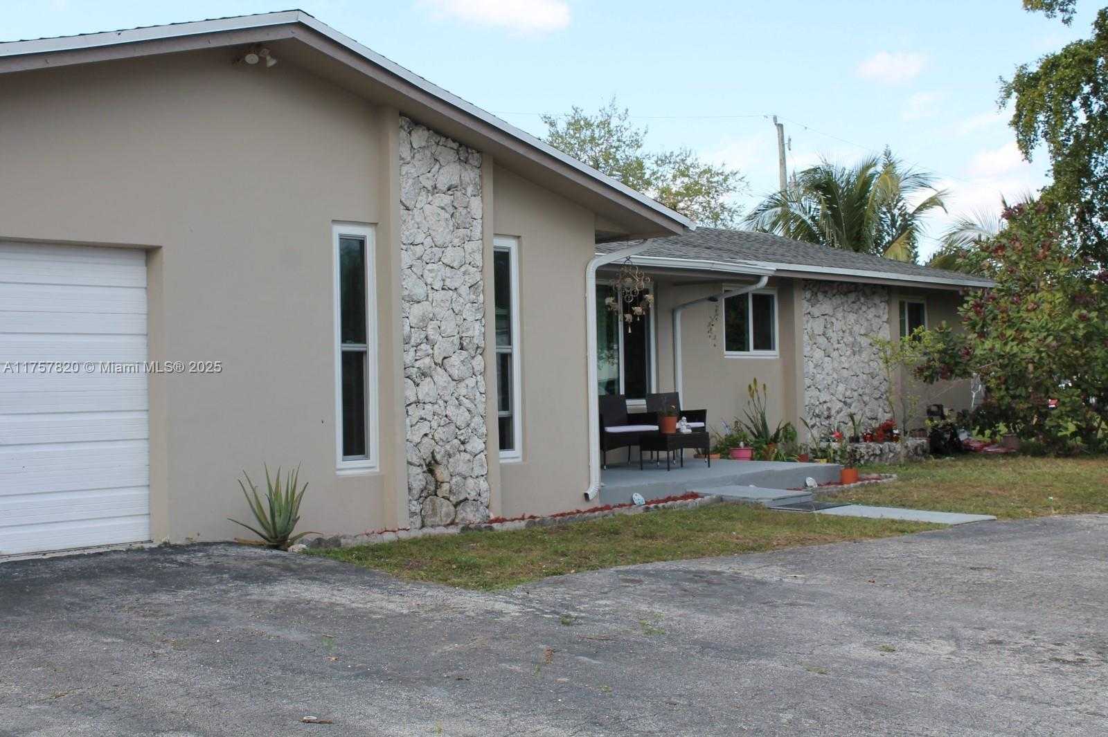 Small Image of 1910 SOUTH WEST 98TH TER, Miramar Number 2