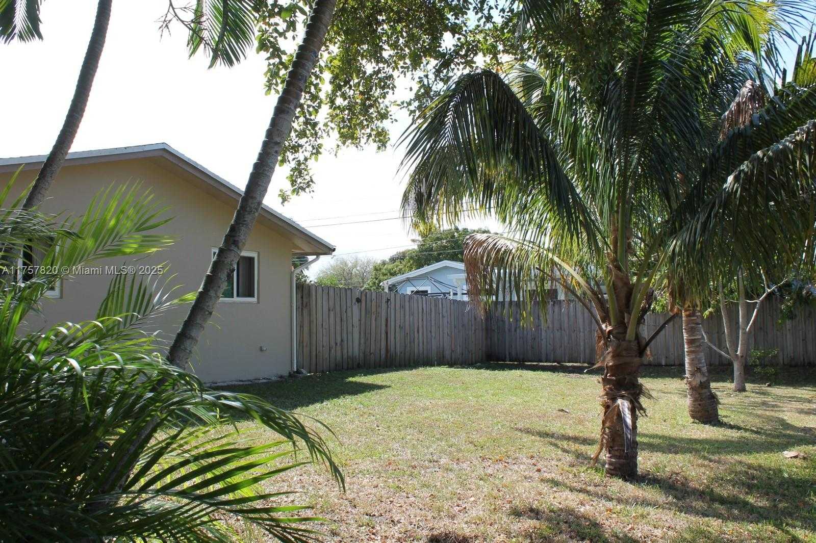 Small Image of 1910 SOUTH WEST 98TH TER, Miramar Number 3