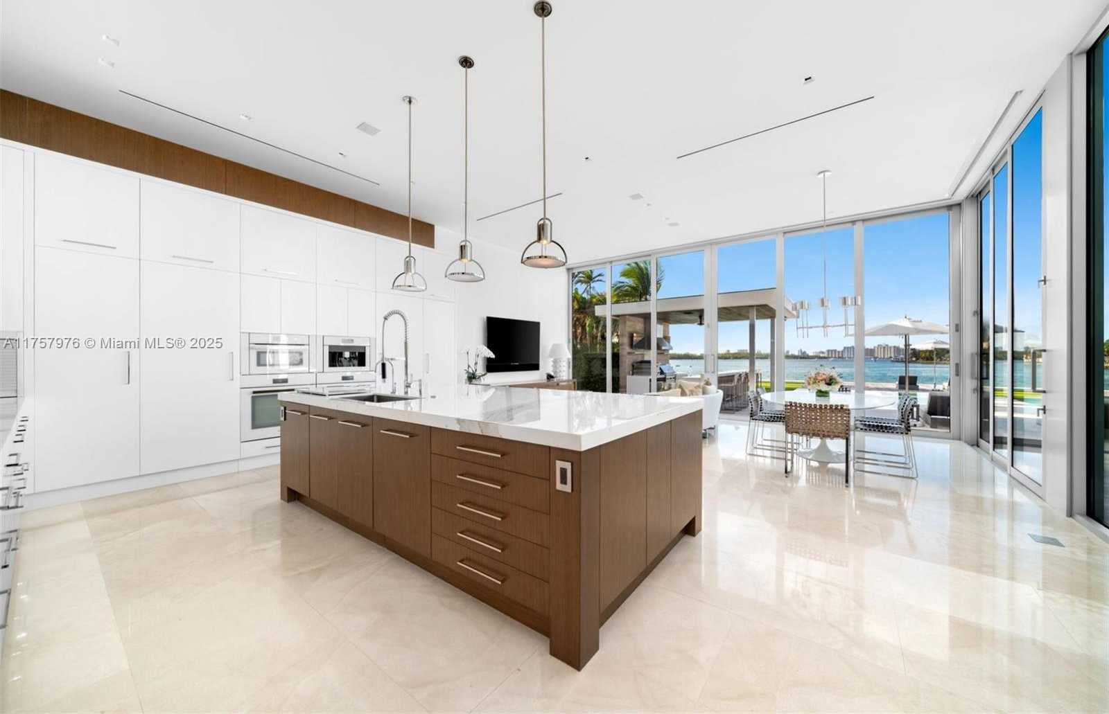 Small Image of 284 BAL BAY DR, Bal Harbour Number 12