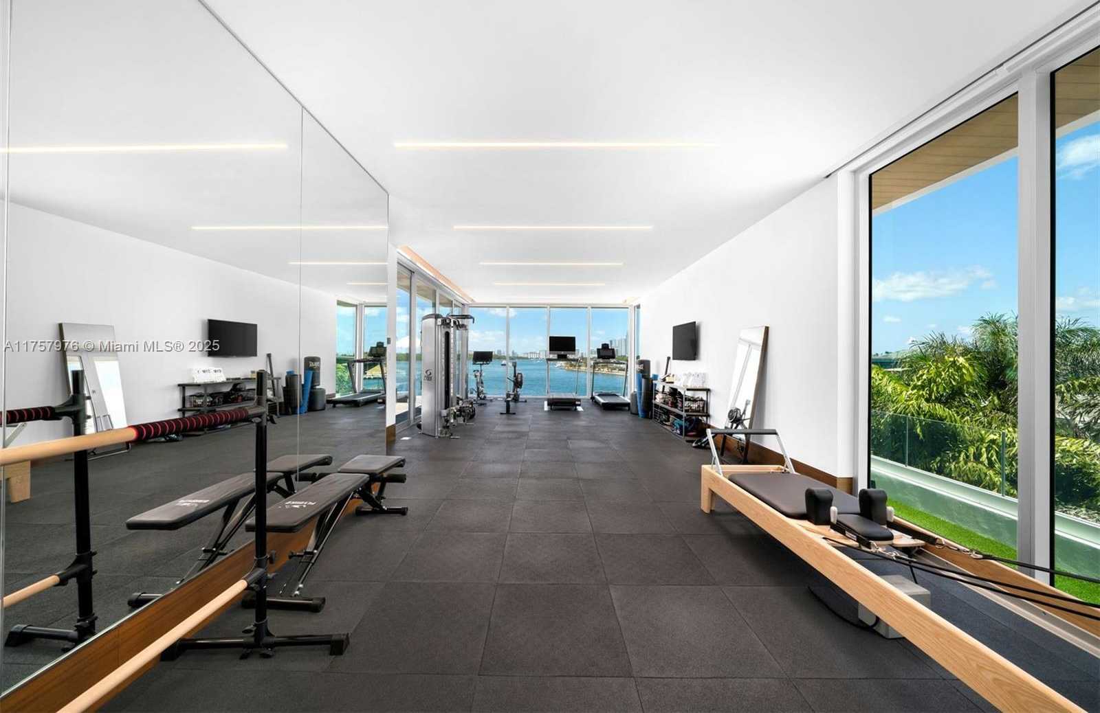 Small Image of 284 BAL BAY DR, Bal Harbour Number 24