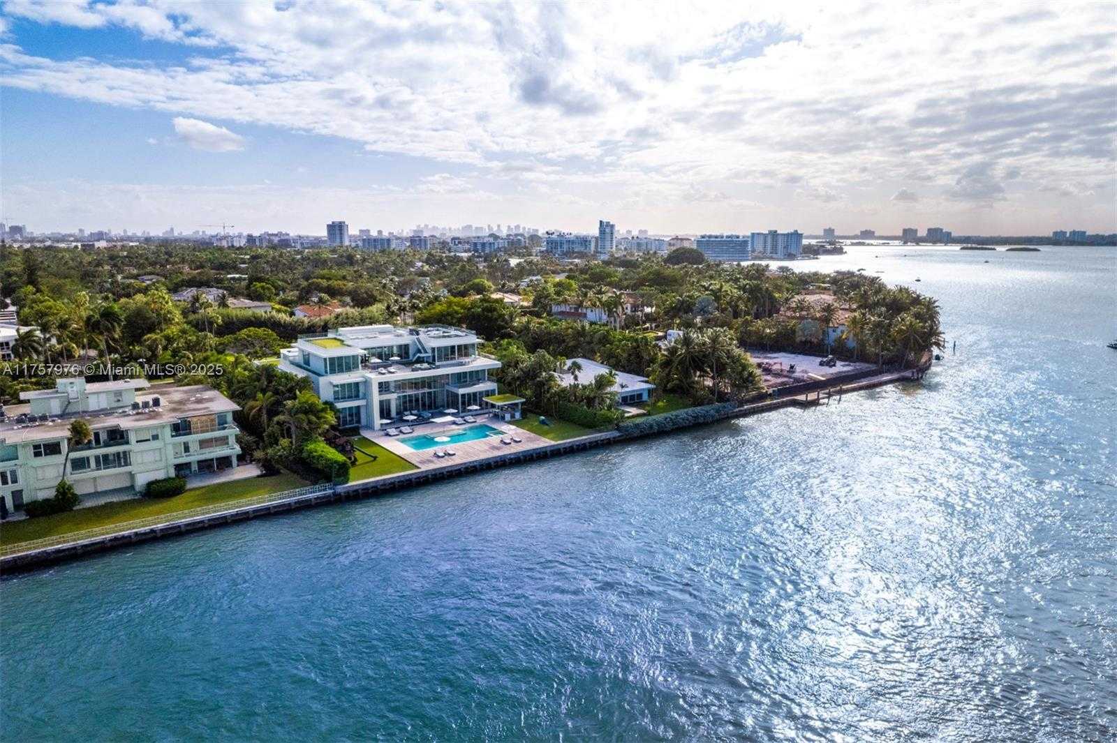 Small Image of 284 BAL BAY DR, Bal Harbour Number 37