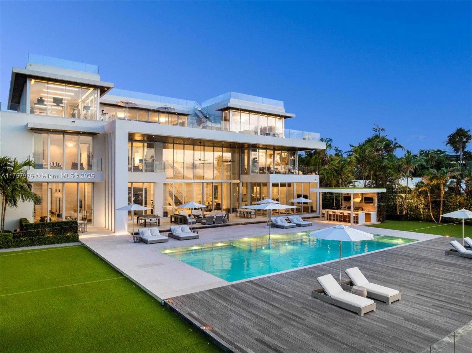 Small Image of 284 BAL BAY DR, Bal Harbour Number 4