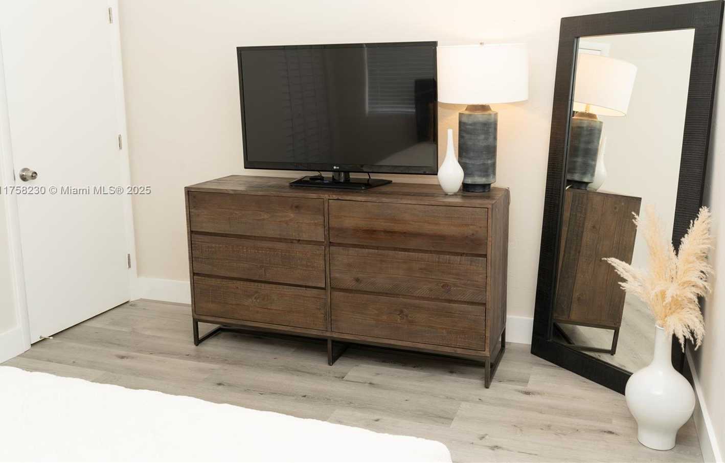 Small Image of 2612 RODMAN ST, Hollywood Number 18