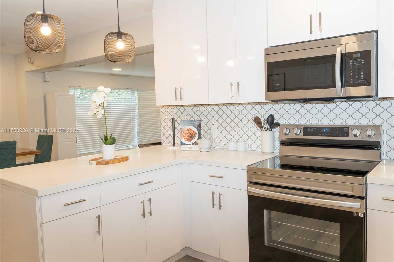 Small Image of 2612 RODMAN ST, Hollywood Number 5