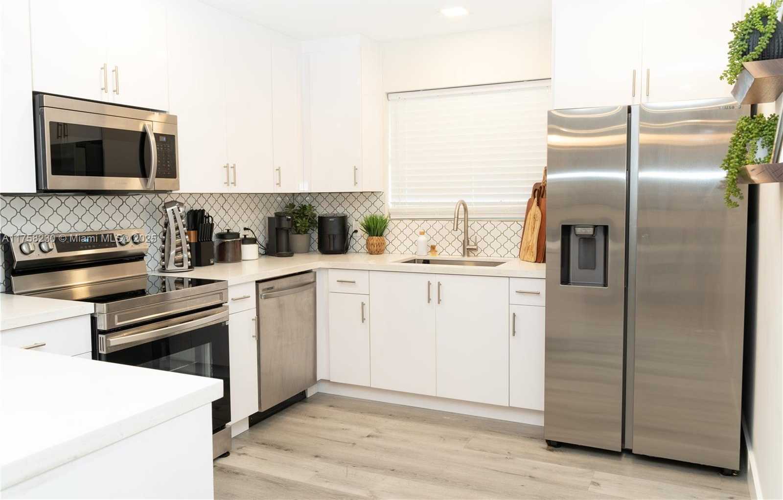 Small Image of 2612 RODMAN ST, Hollywood Number 6