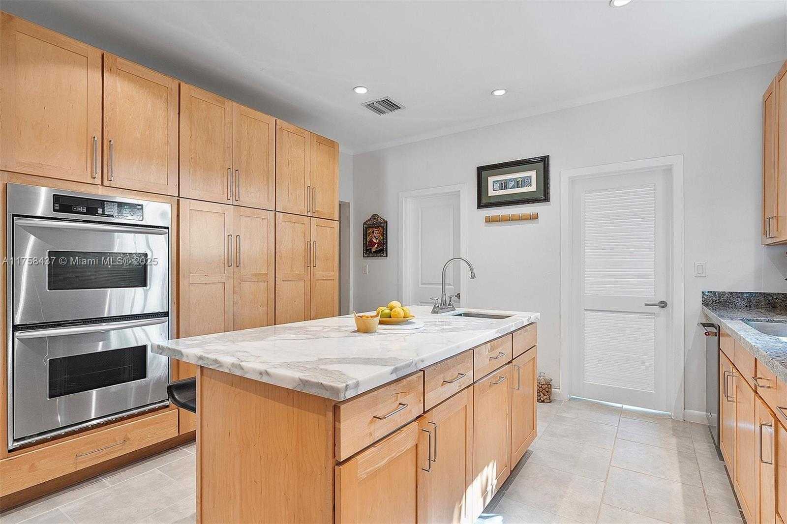 Small Image of 262 NORTH EAST 93RD ST, Miami Shores Number 39
