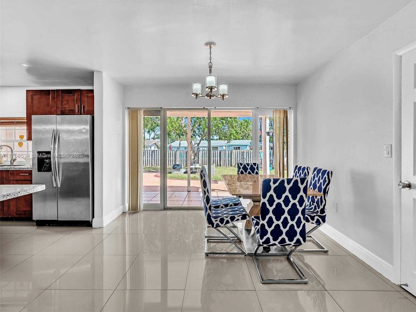Small Image of 4401 JOHNSON ST, Hollywood Number 11