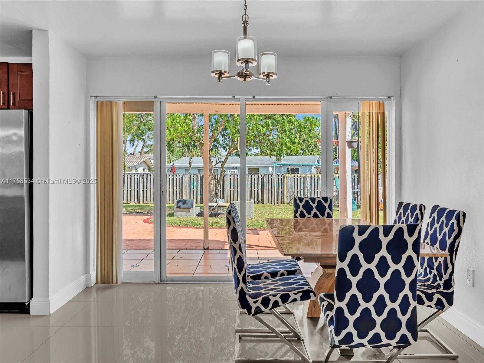Small Image of 4401 JOHNSON ST, Hollywood Number 12