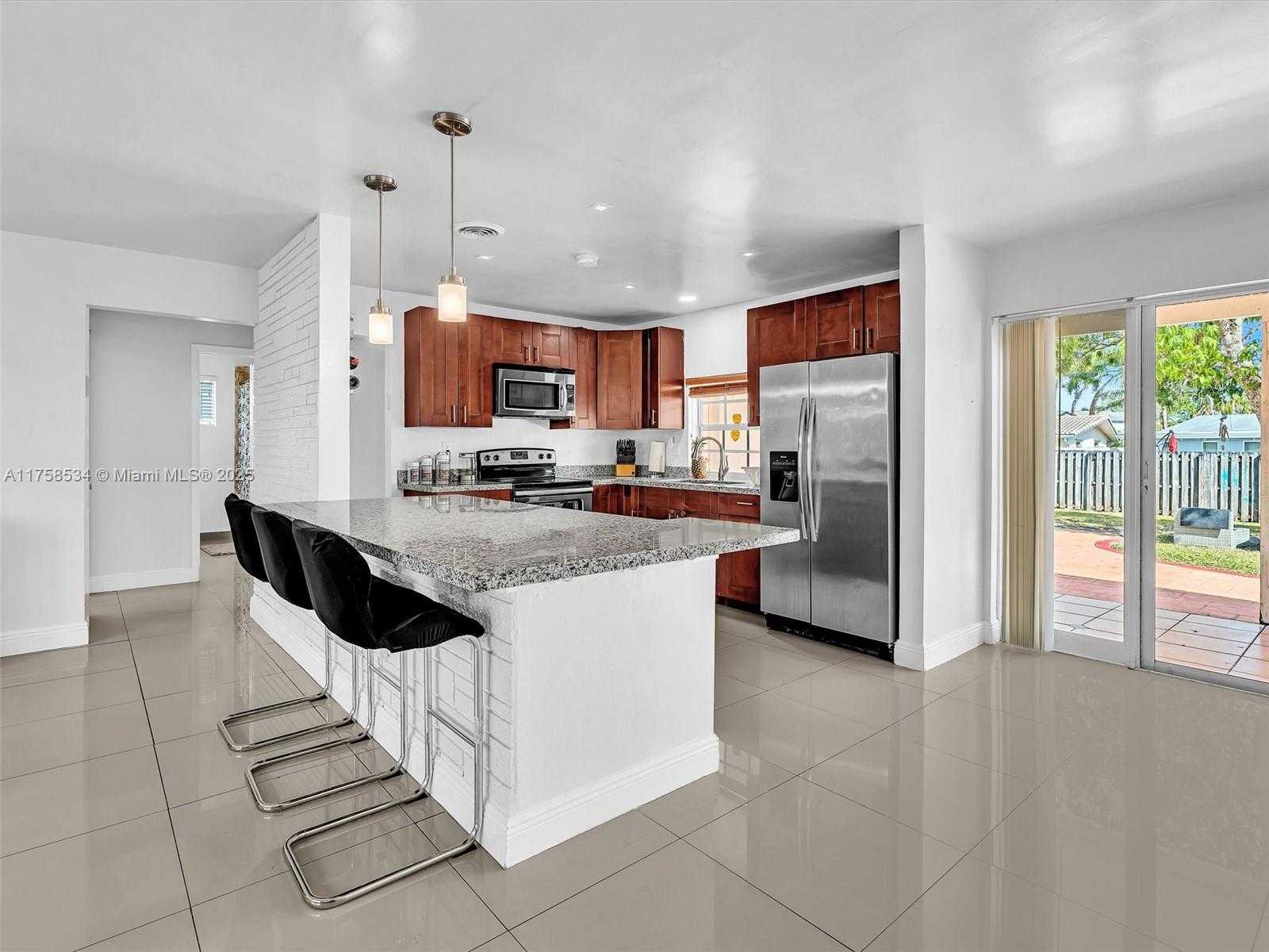 Small Image of 4401 JOHNSON ST, Hollywood Number 13