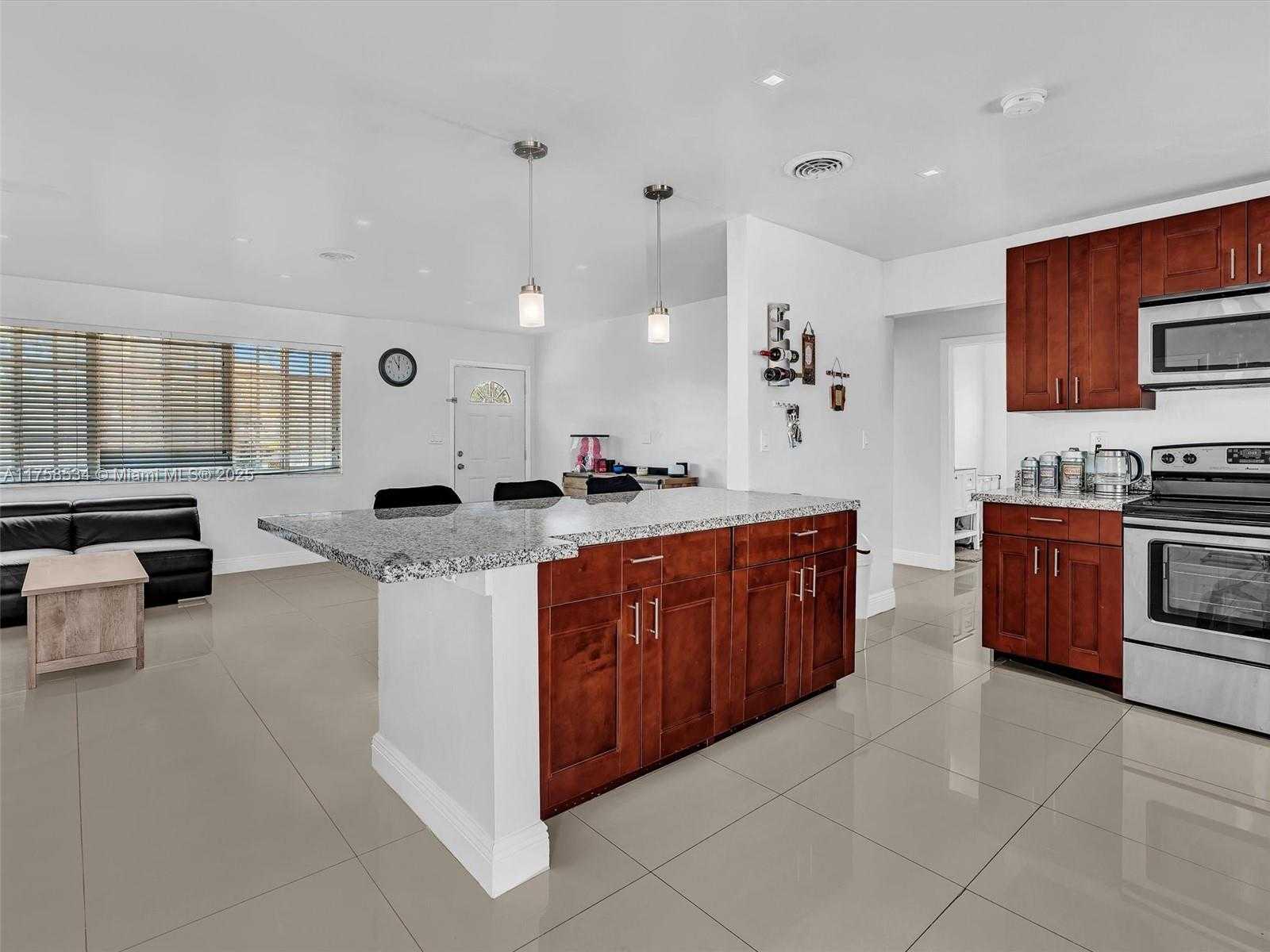 Small Image of 4401 JOHNSON ST, Hollywood Number 16