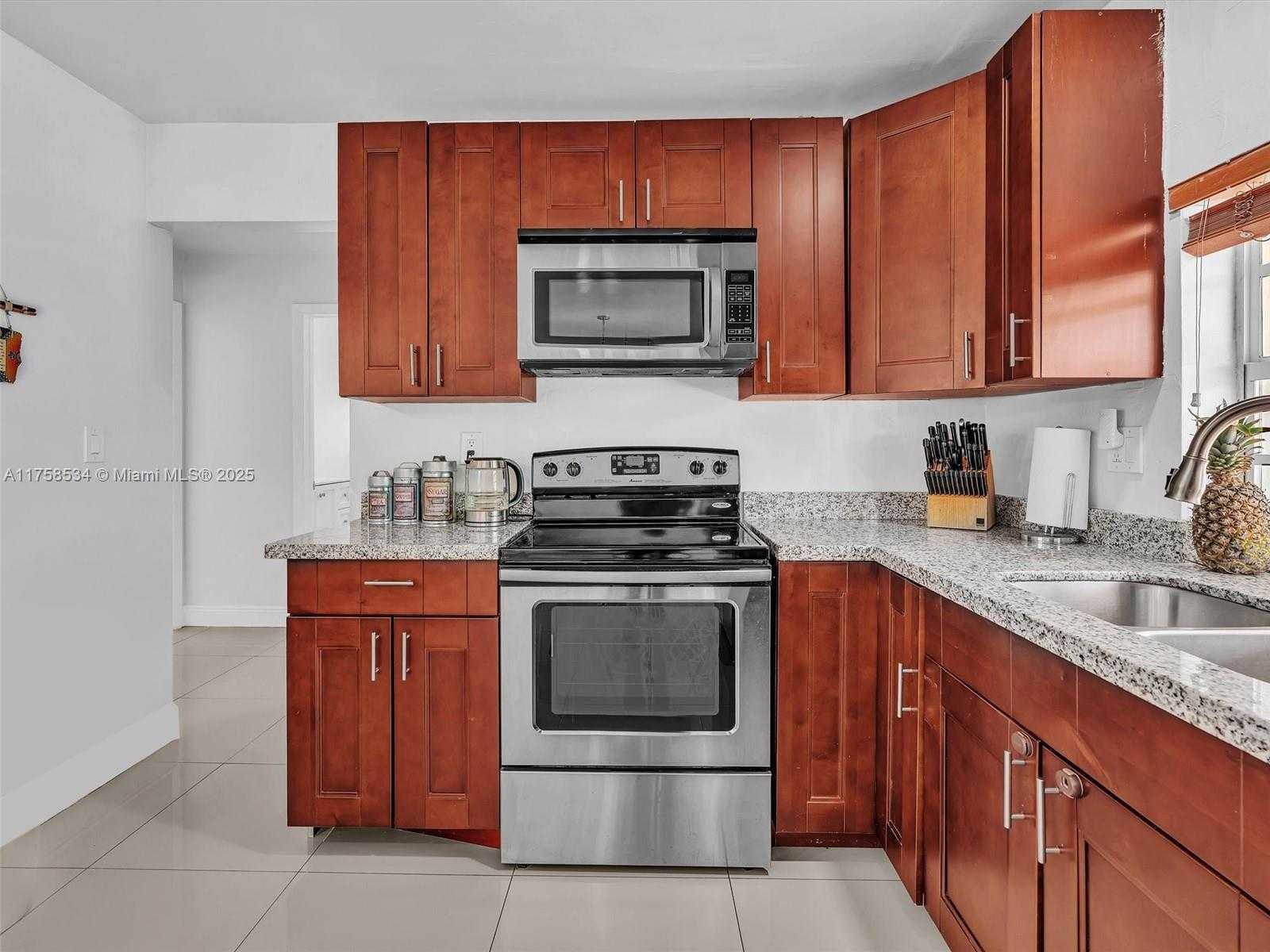 Small Image of 4401 JOHNSON ST, Hollywood Number 21