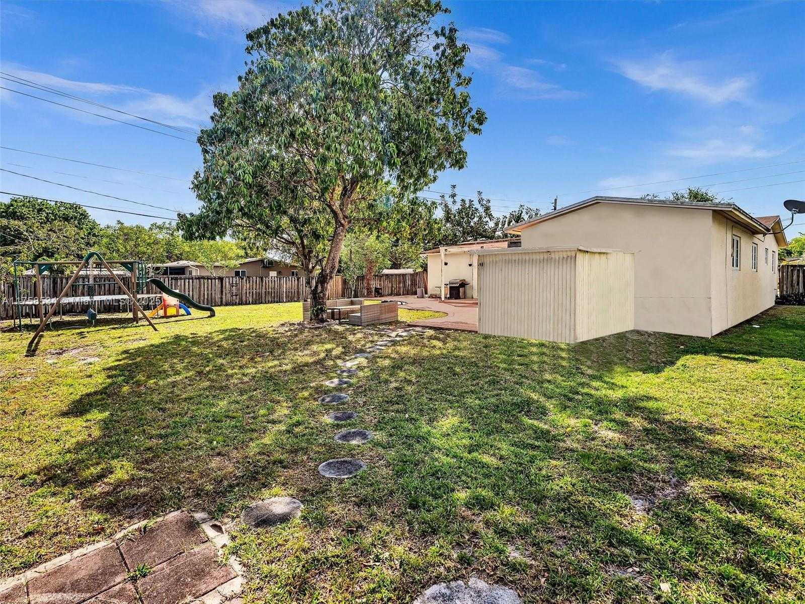 Small Image of 4401 JOHNSON ST, Hollywood Number 28