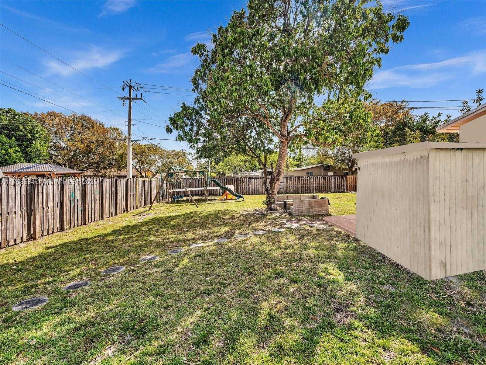 Small Image of 4401 JOHNSON ST, Hollywood Number 29