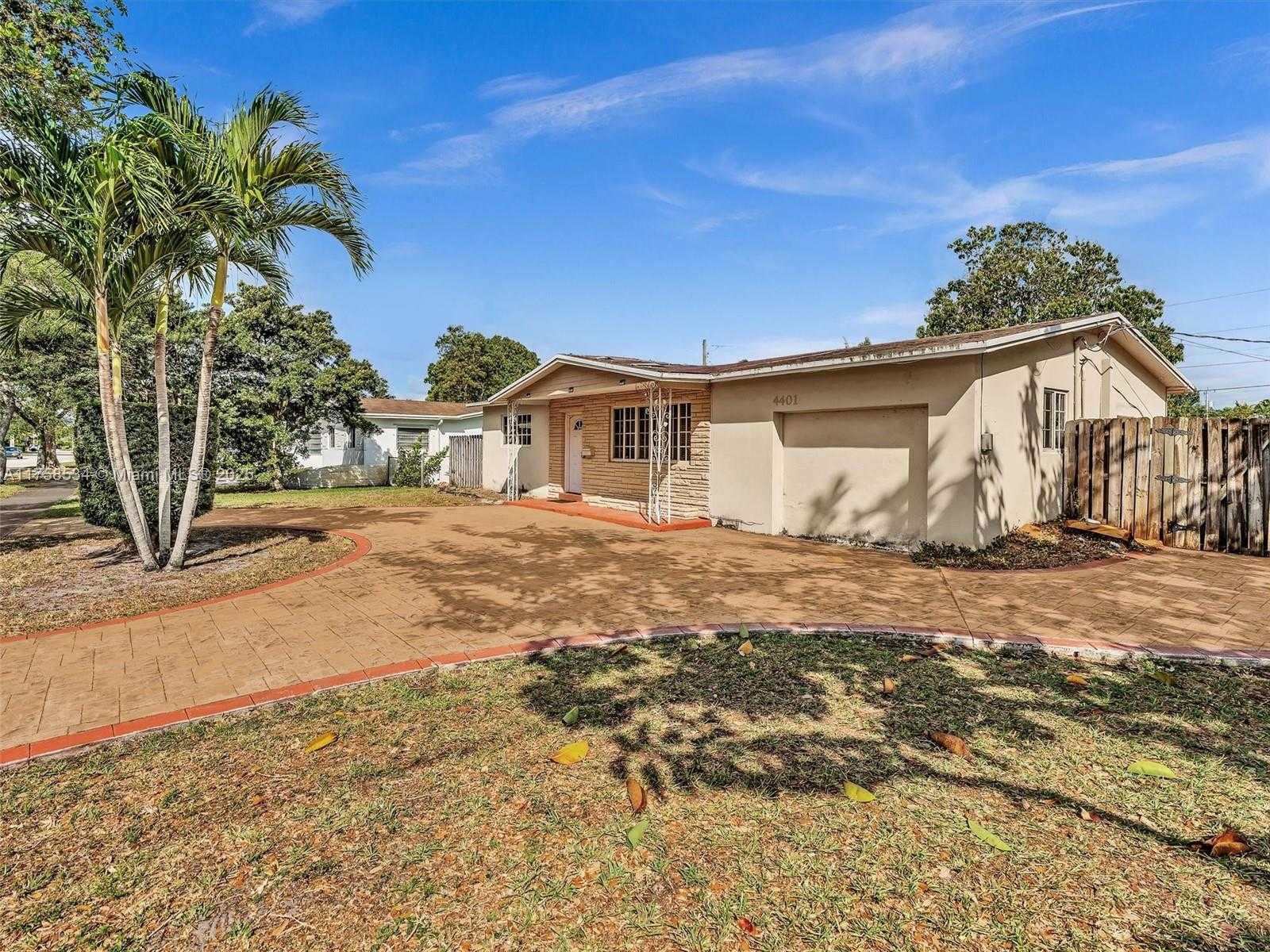 Small Image of 4401 JOHNSON ST, Hollywood Number 3