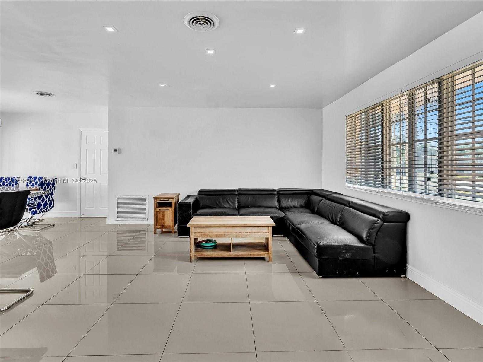 Small Image of 4401 JOHNSON ST, Hollywood Number 6