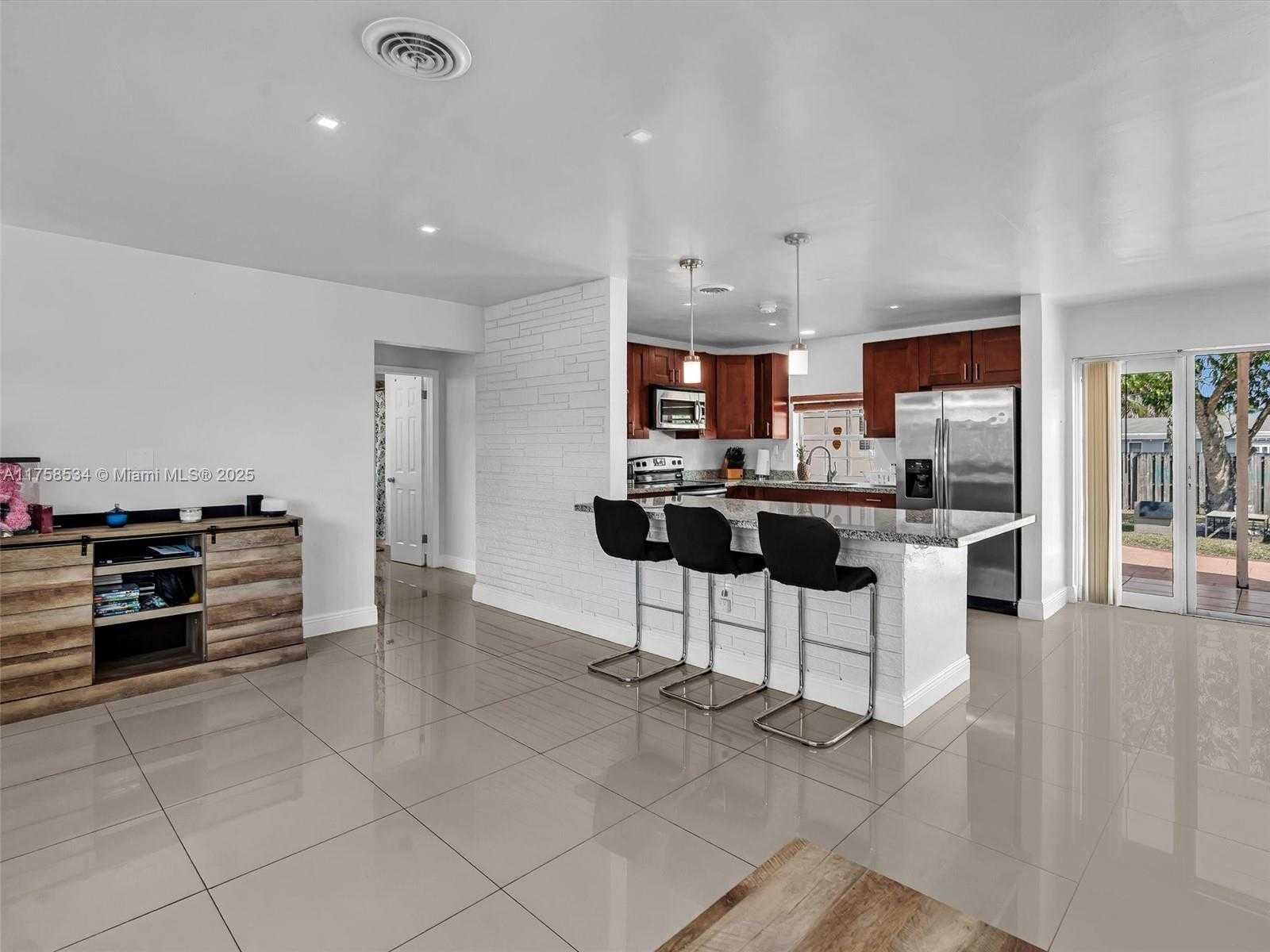 Small Image of 4401 JOHNSON ST, Hollywood Number 8