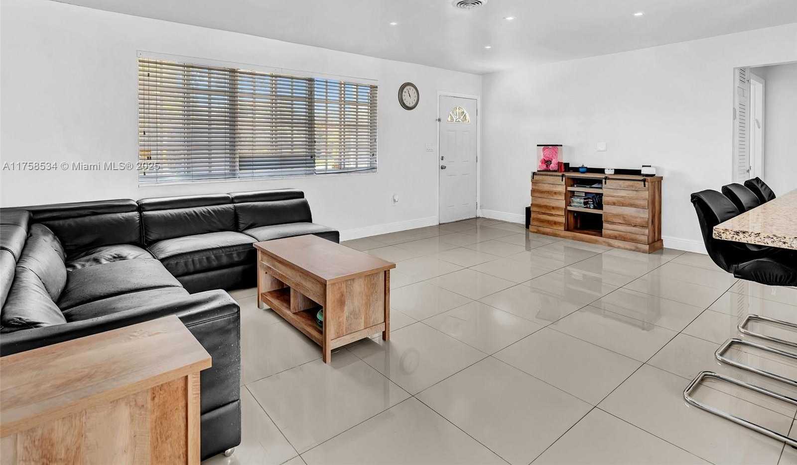 Small Image of 4401 JOHNSON ST, Hollywood Number 9