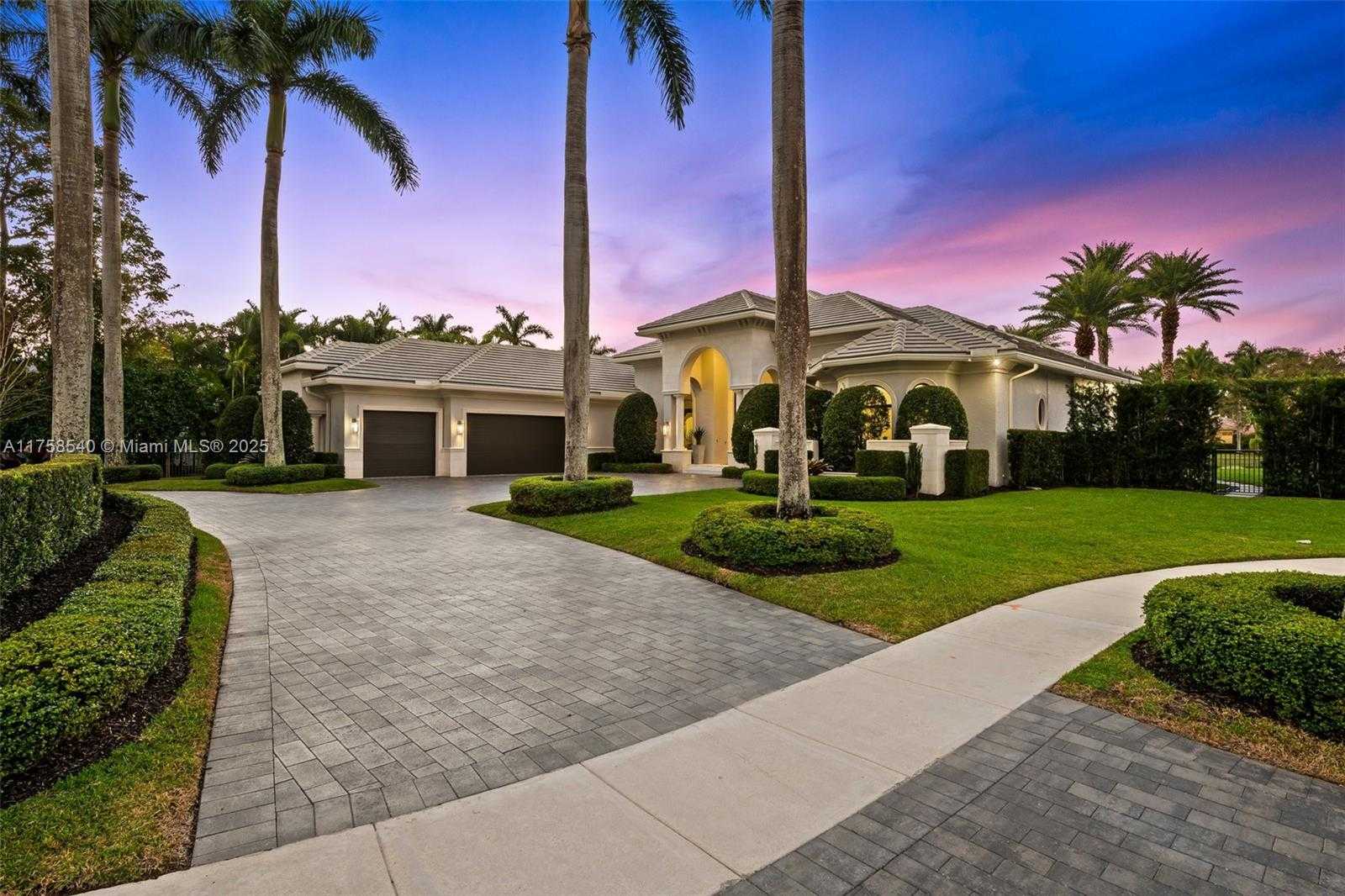 Small Image of 10847 Whitehawk St, Plantation, FL 33324, USA Number 2