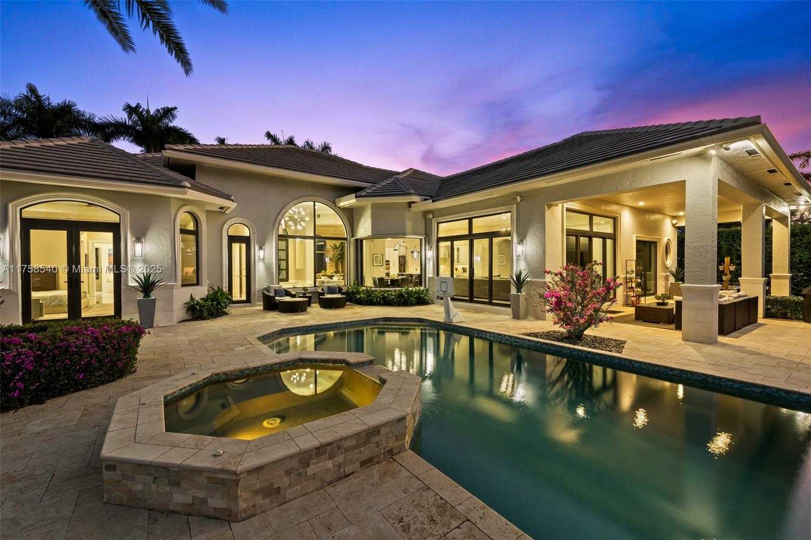 Small Image of 10847 Whitehawk St, Plantation, FL 33324, USA Number 3