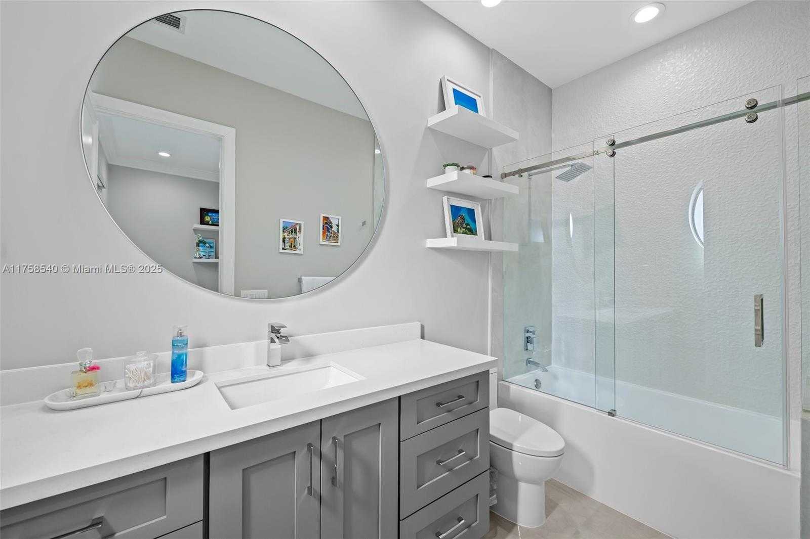 Small Image of 10847 Whitehawk St, Plantation, FL 33324, USA Number 37