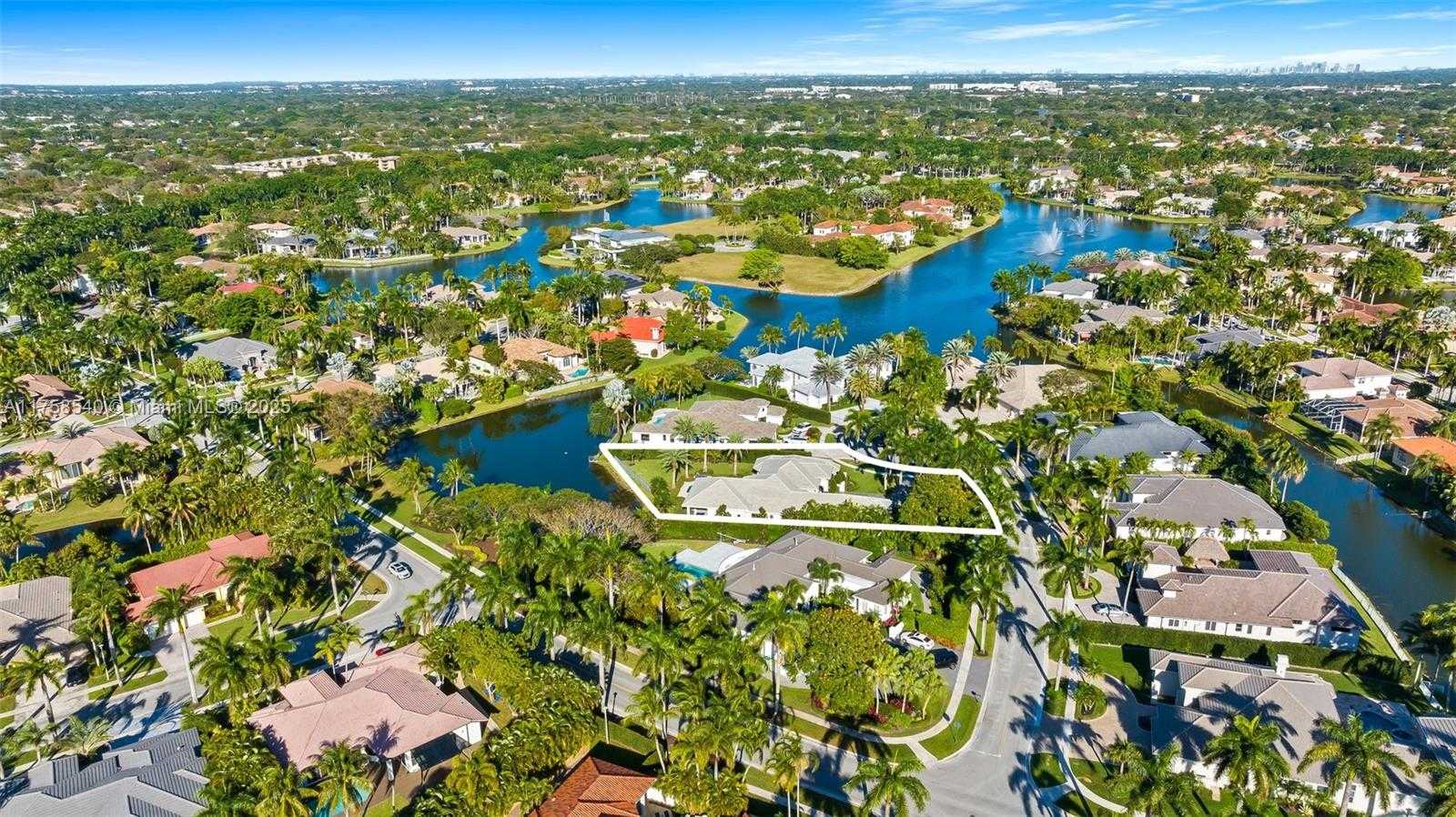 Small Image of 10847 Whitehawk St, Plantation, FL 33324, USA Number 54