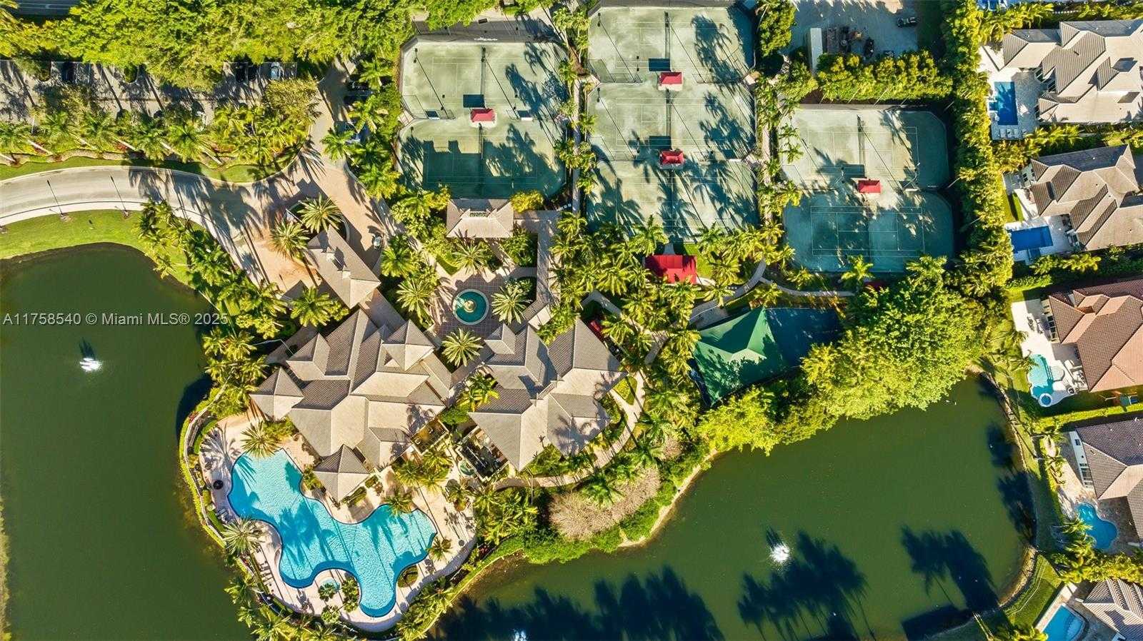 Small Image of 10847 Whitehawk St, Plantation, FL 33324, USA Number 64