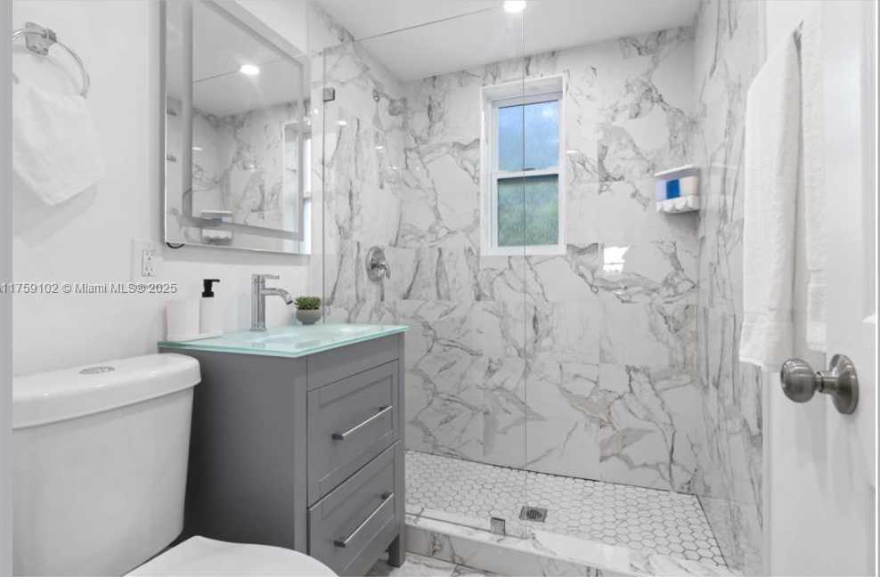 Small Image of 7836 NORTH EAST BAYSHORE CT, Miami Number 12