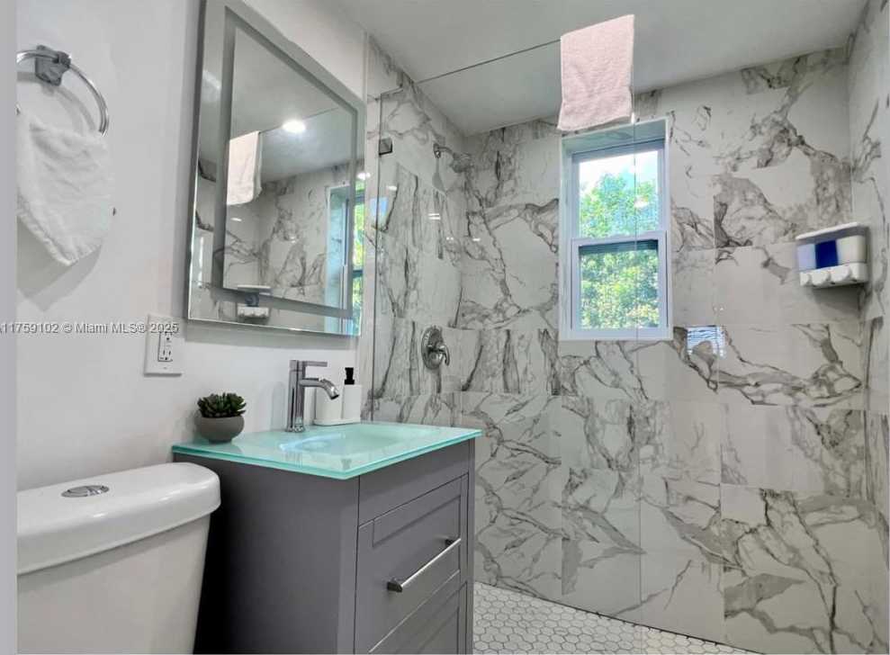 Small Image of 7836 NORTH EAST BAYSHORE CT, Miami Number 15