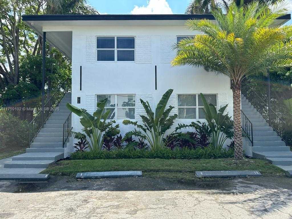 Small Image of 7836 NORTH EAST BAYSHORE CT, Miami Number 2