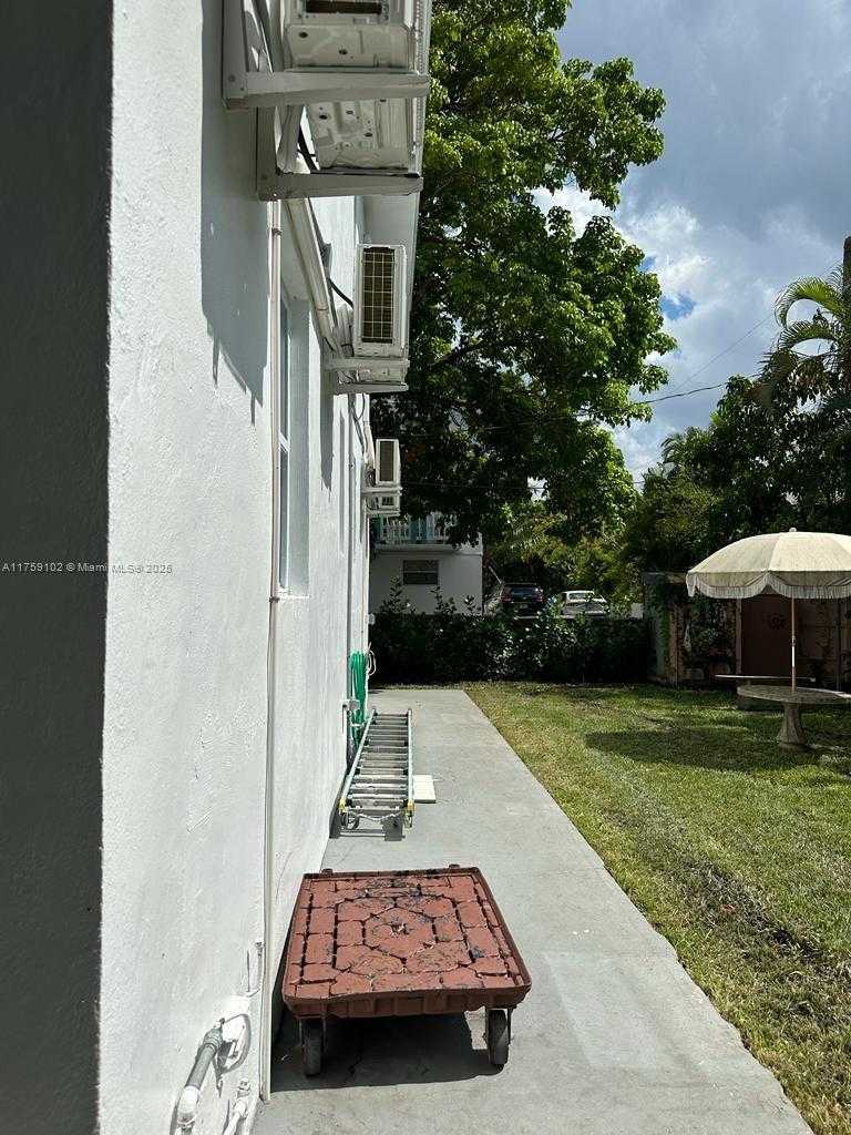 Small Image of 7836 NORTH EAST BAYSHORE CT, Miami Number 22