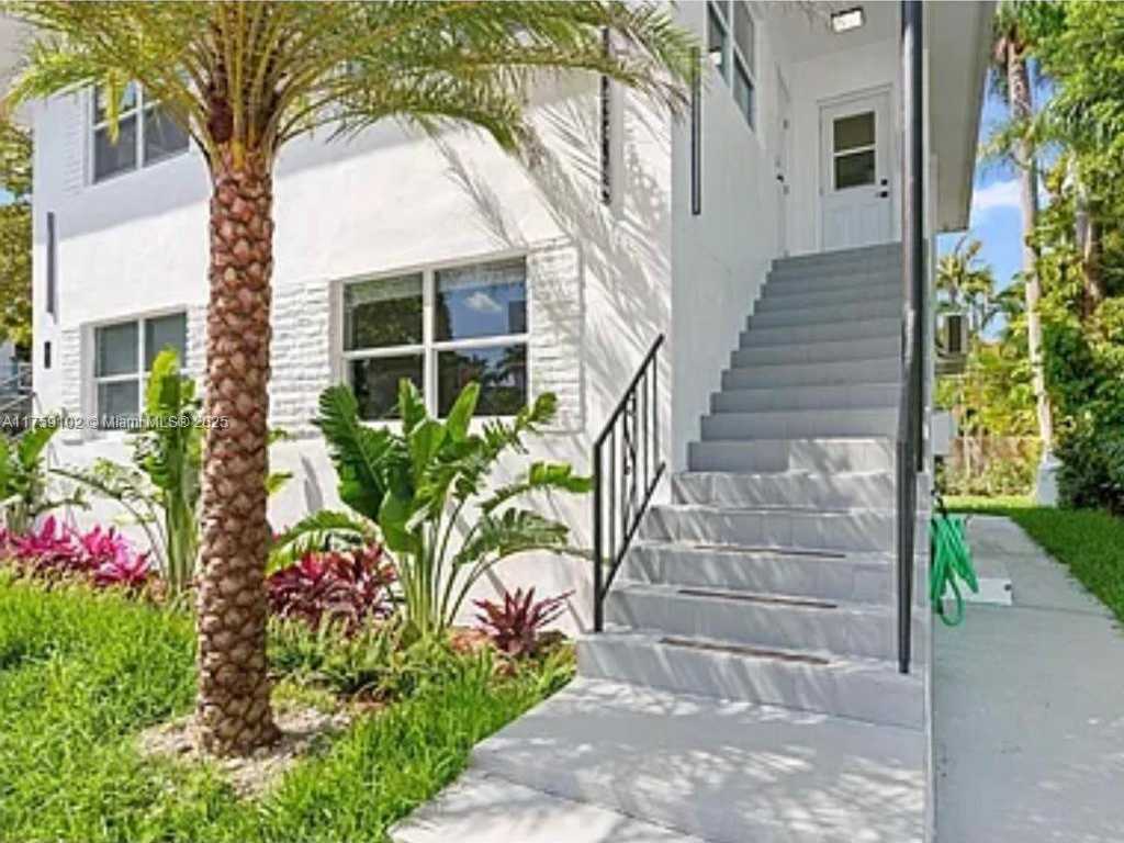 Small Image of 7836 NORTH EAST BAYSHORE CT, Miami Number 27