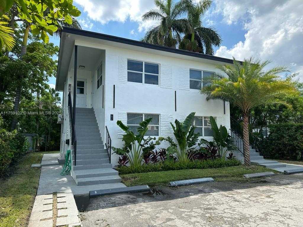Small Image of 7836 NORTH EAST BAYSHORE CT, Miami Number 3
