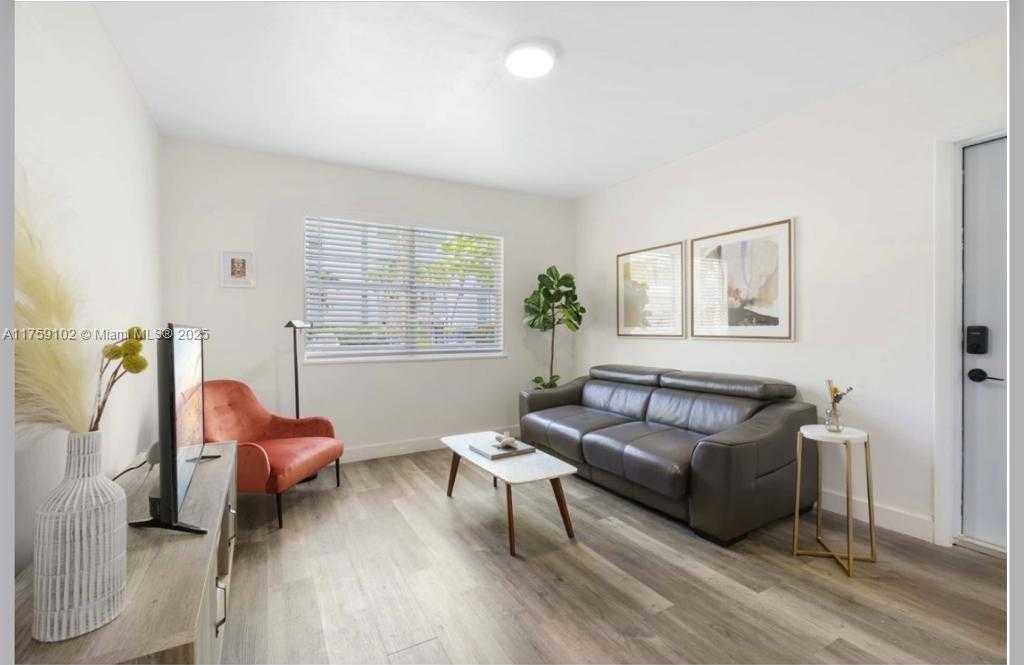 Small Image of 7836 NORTH EAST BAYSHORE CT, Miami Number 4