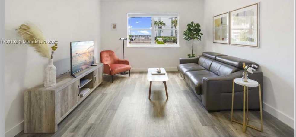 Small Image of 7836 NORTH EAST BAYSHORE CT, Miami Number 6