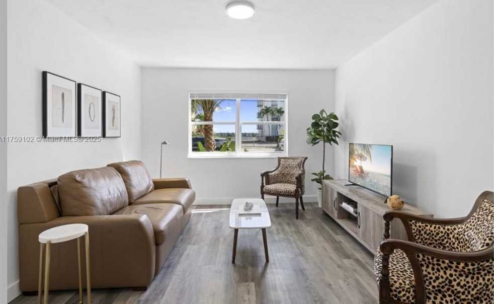 Small Image of 7836 NORTH EAST BAYSHORE CT, Miami Number 8
