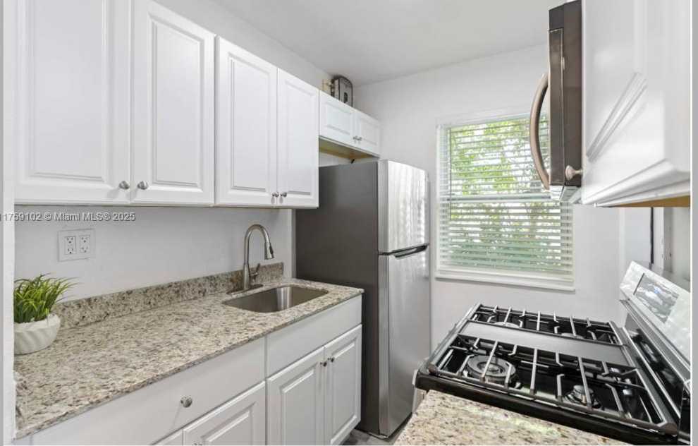 Small Image of 7836 NORTH EAST BAYSHORE CT, Miami Number 9