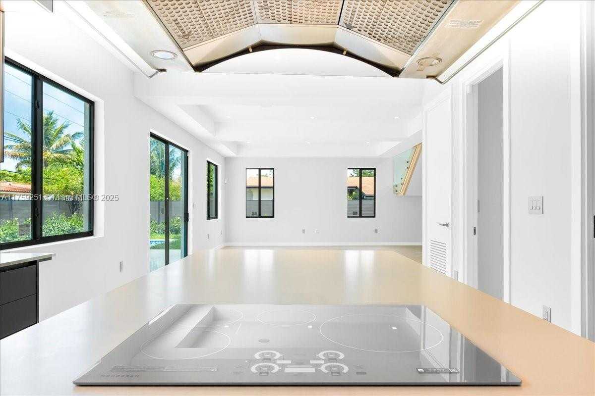 Small Image of 21320 NORTH EAST 26TH AVE, Miami Number 14