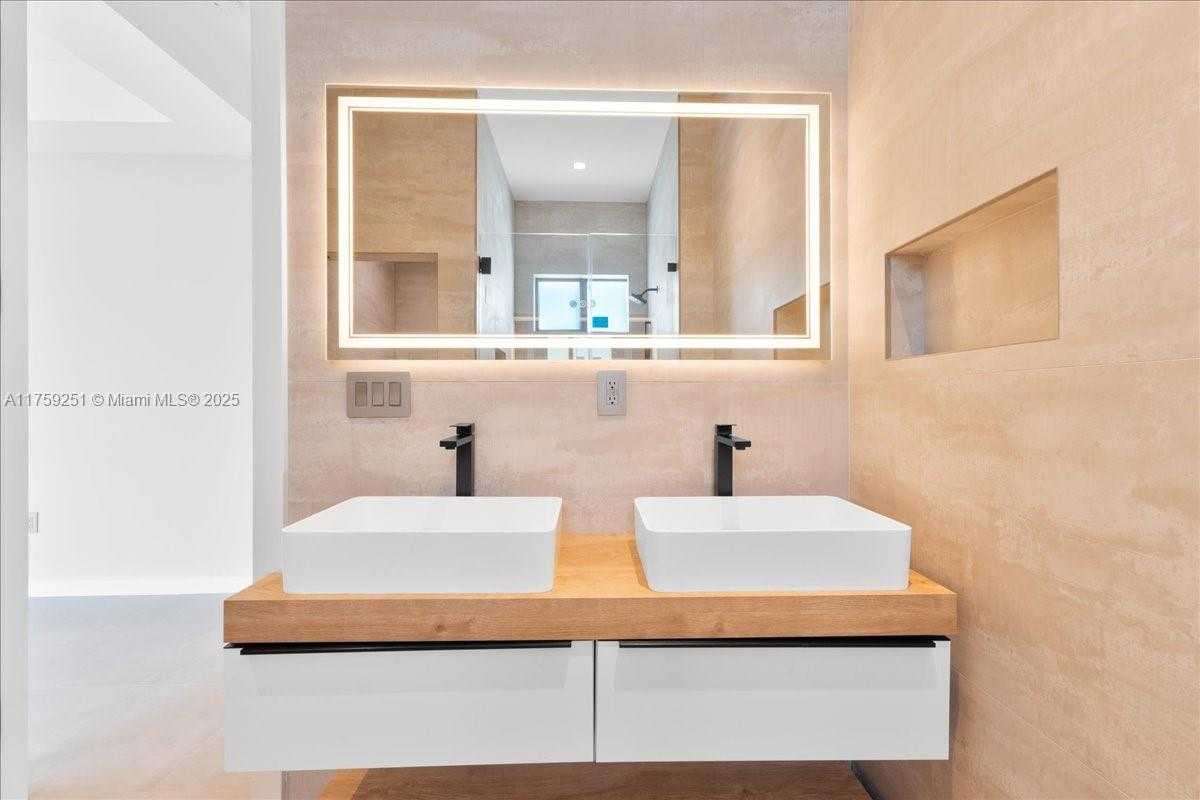 Small Image of 21320 NORTH EAST 26TH AVE, Miami Number 22