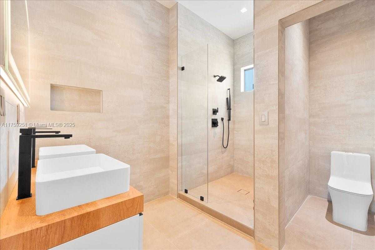 Small Image of 21320 NORTH EAST 26TH AVE, Miami Number 23