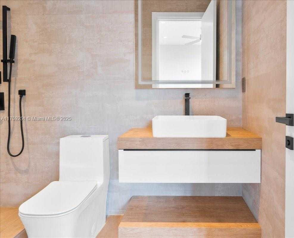 Small Image of 21320 NORTH EAST 26TH AVE, Miami Number 27