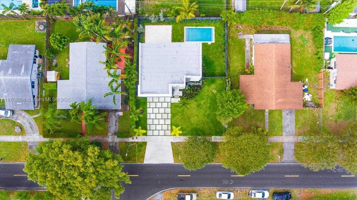 Small Image of 21320 NORTH EAST 26TH AVE, Miami Number 3