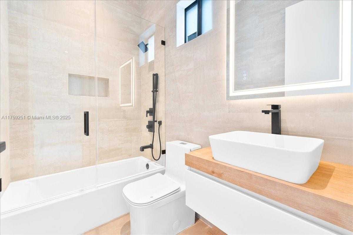 Small Image of 21320 NORTH EAST 26TH AVE, Miami Number 30