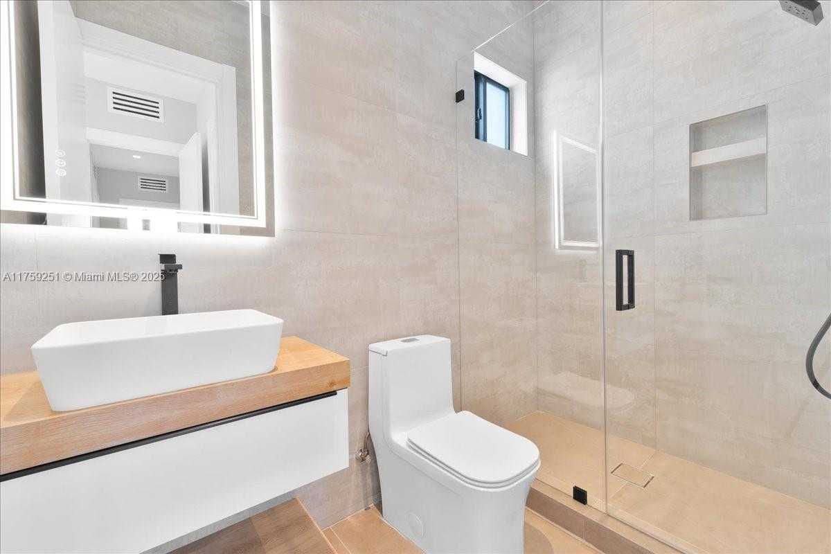 Small Image of 21320 NORTH EAST 26TH AVE, Miami Number 33
