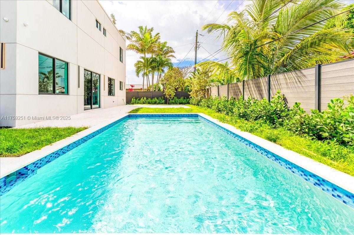 Small Image of 21320 NORTH EAST 26TH AVE, Miami Number 7