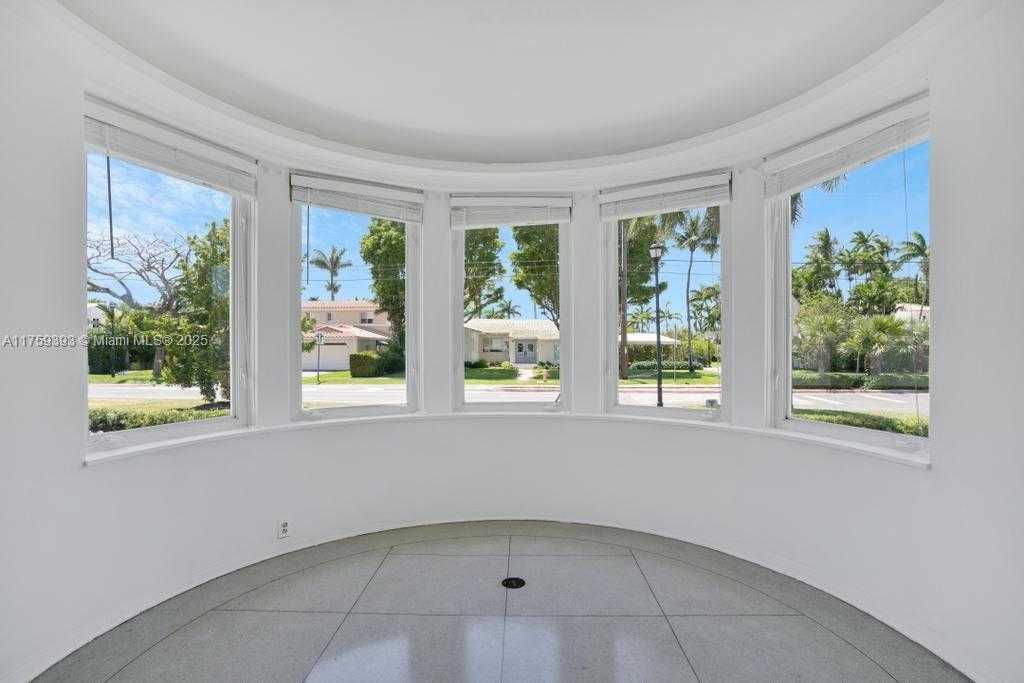 Small Image of 5861 LA GORCE DR, Miami Beach Number 10