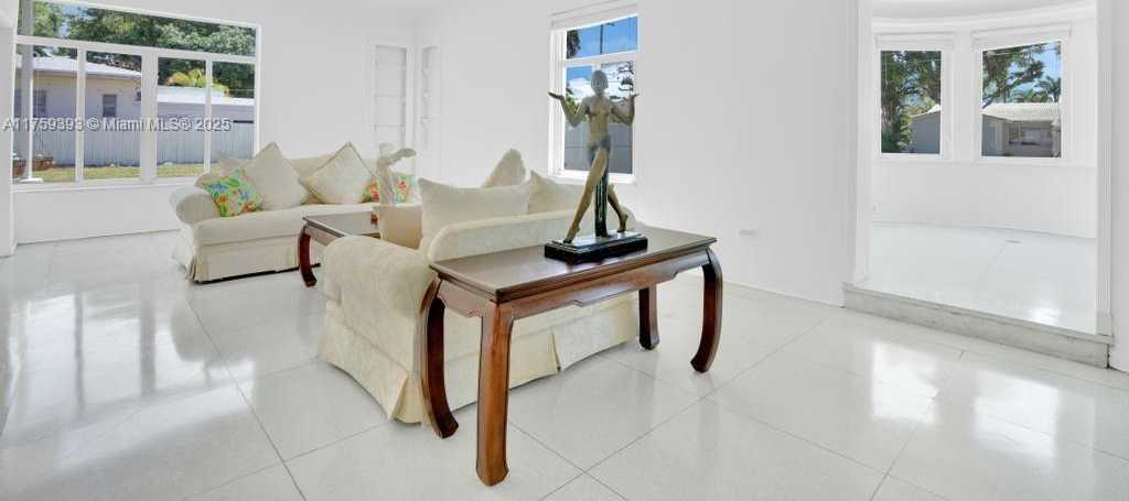 Small Image of 5861 LA GORCE DR, Miami Beach Number 11