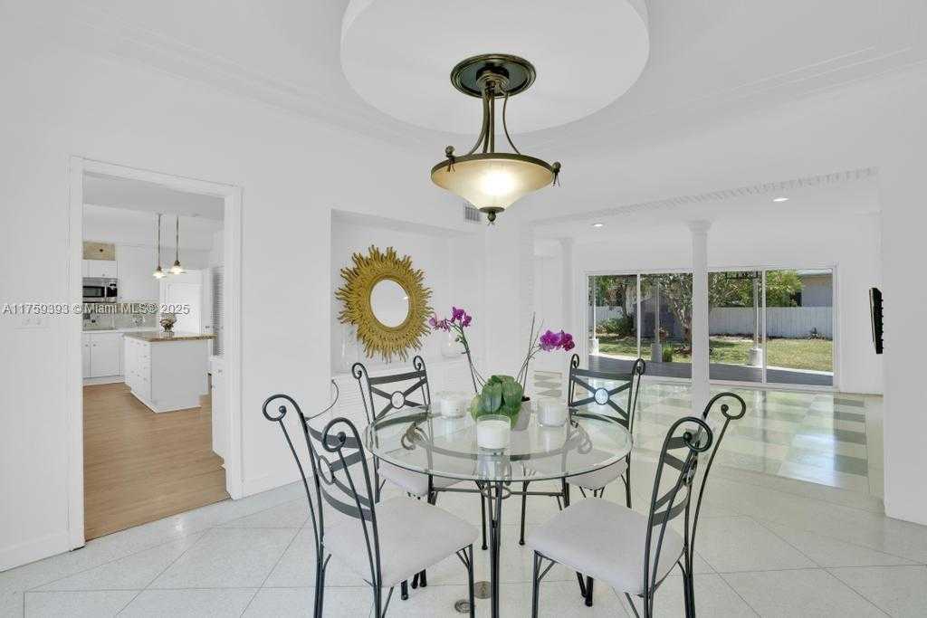 Small Image of 5861 LA GORCE DR, Miami Beach Number 15